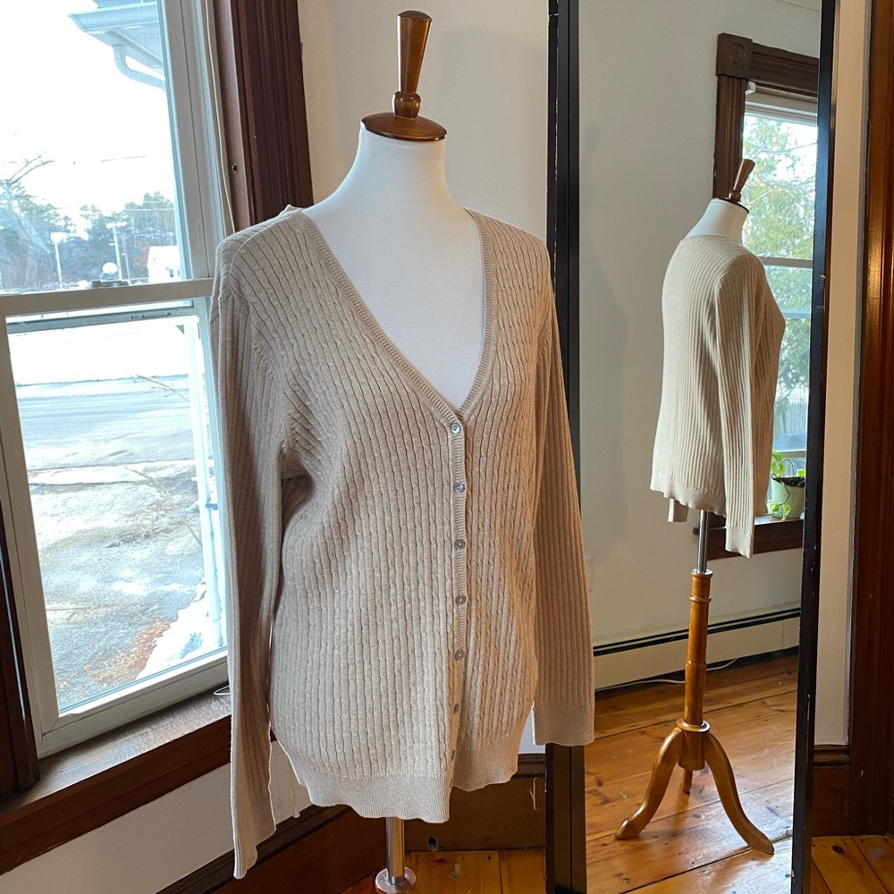 Women’s Izod XL beige V-neck cardigan sweater